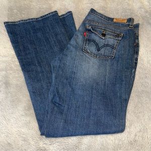 Women’s Levi 515 Bootcut Jeans. size 12 EUC